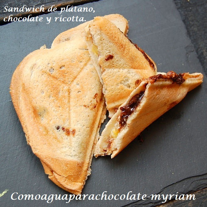 A La Rica Sandwichera!! Sandwich De Plátano,chocolate  Y Ricotta.
