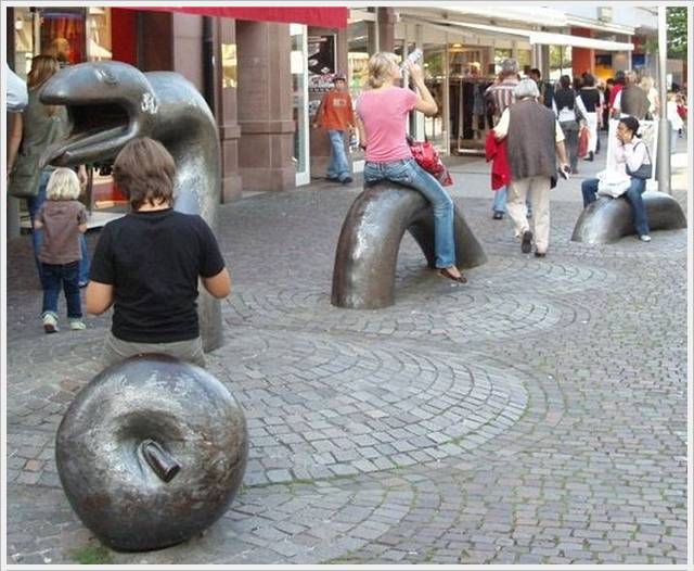 Interesting and funny pictures Strange Statues Around the World