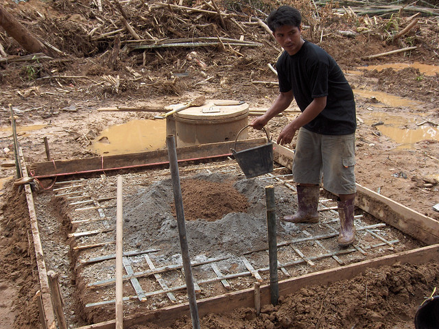 Treliças de bambu são usadas na construção de fundação