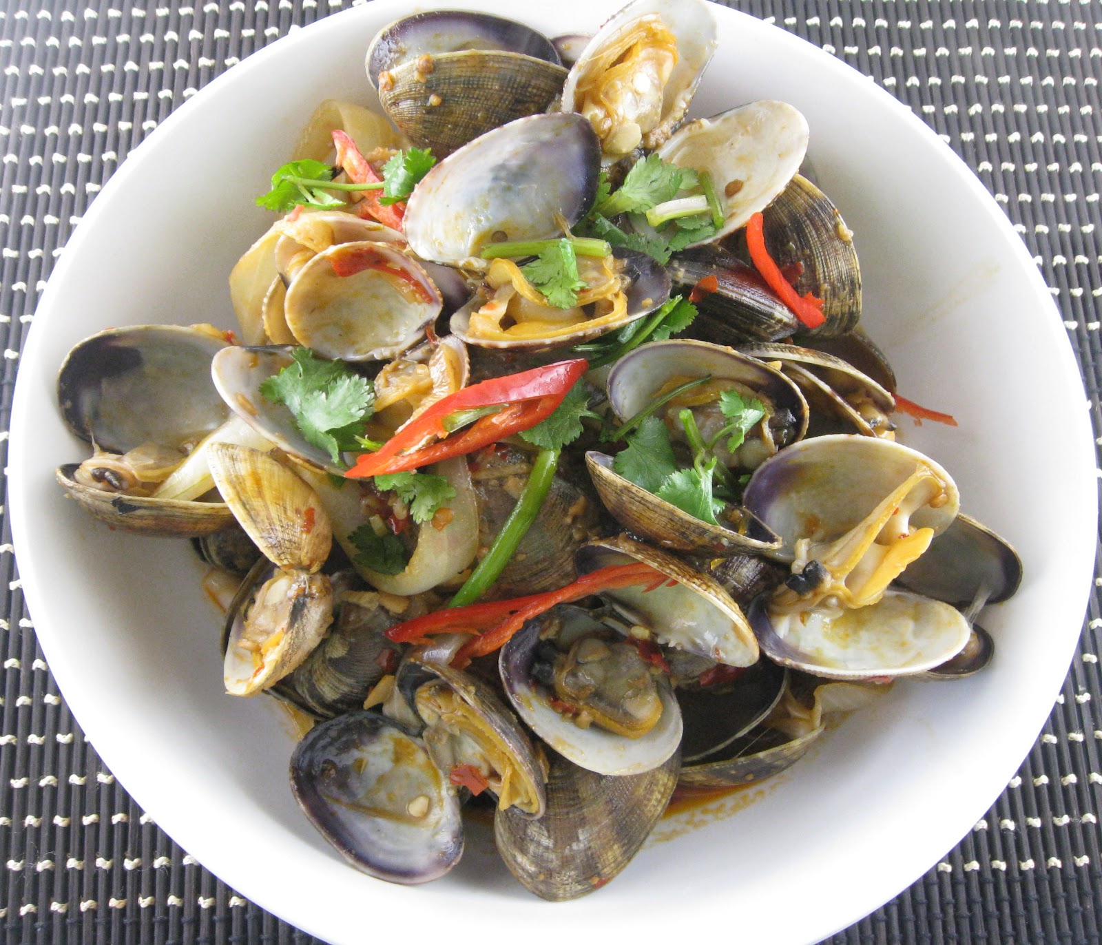 My Asian Kitchen Stirfry Little Neck Clams in Chili Sauce