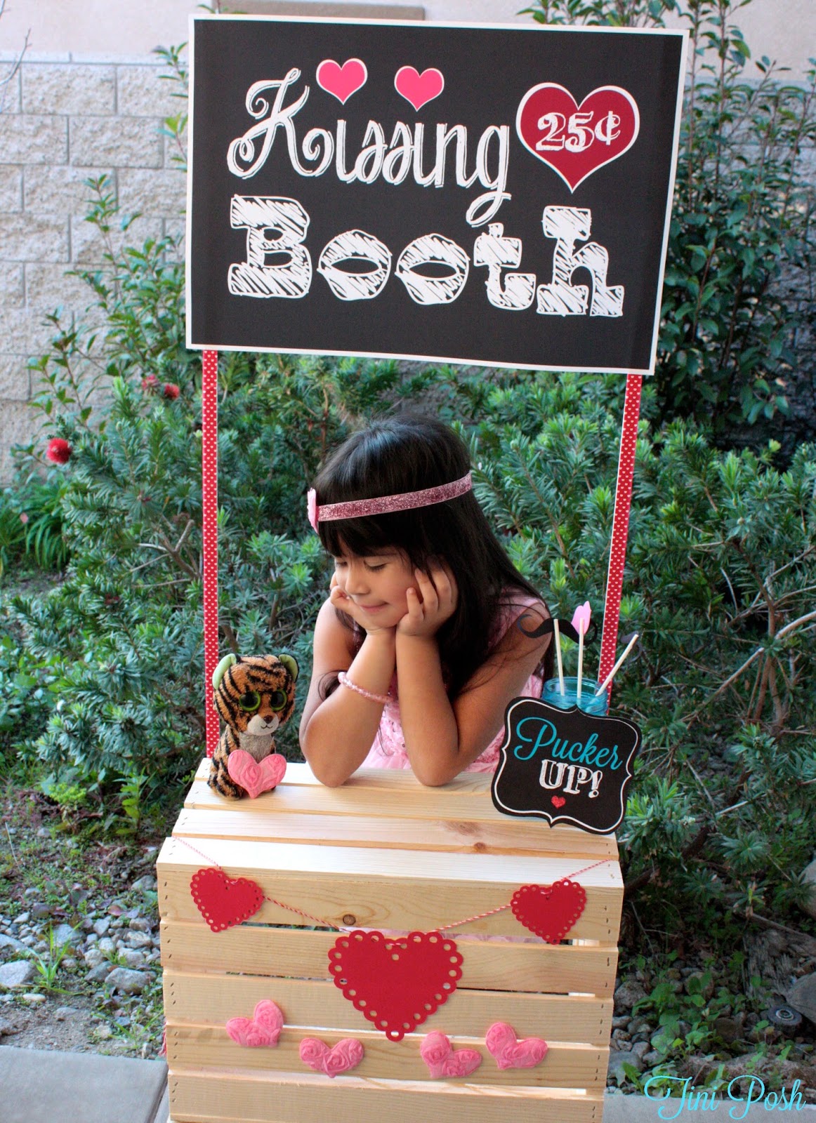 tini {Love is in the air} DIY Kissing Booth