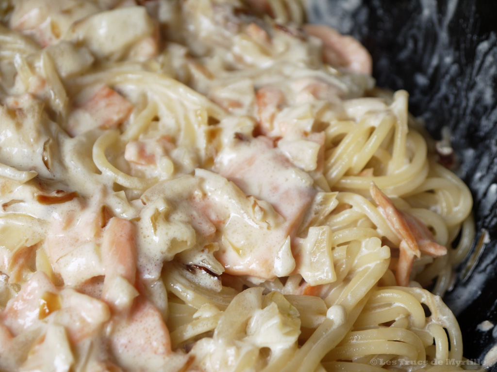 Spaghettis au saumon fumé et à la crème fraîche (voir la recette)