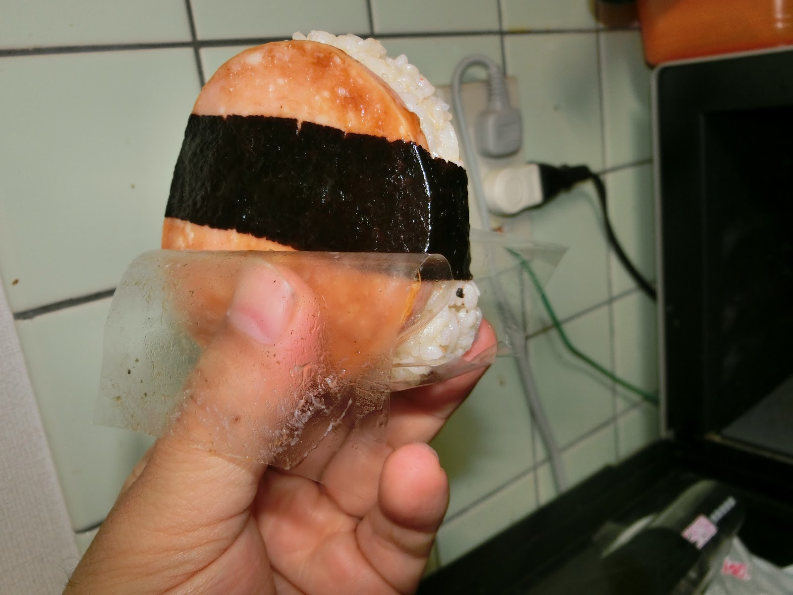 さて ソーセージおにぎりを食べるときに手が汚れる問題にそろそろひとこと言っとく の巻 タクドラtakuoの雑念 はてブロ