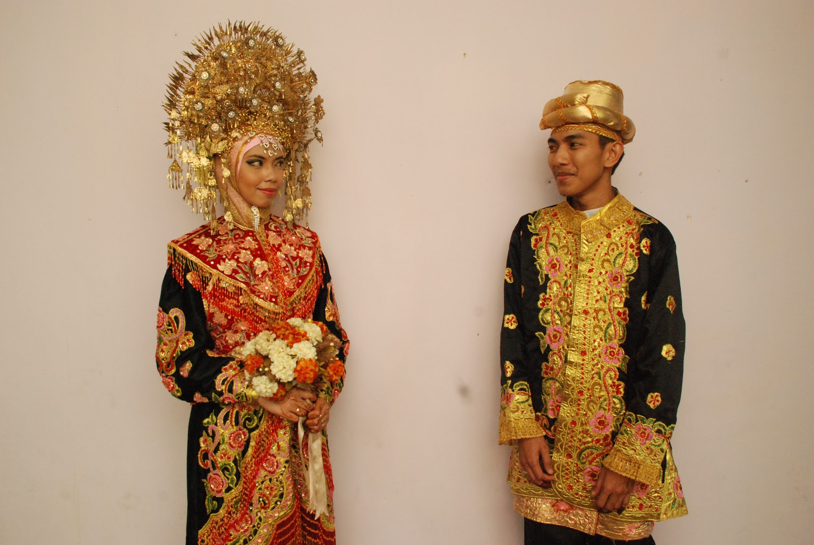 baju pernikahan minang 