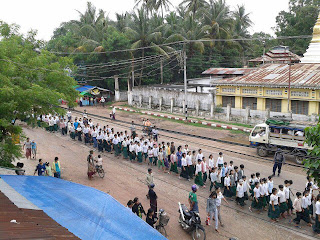 Thet Khine – ႏႈိင္းရဲရမယ္