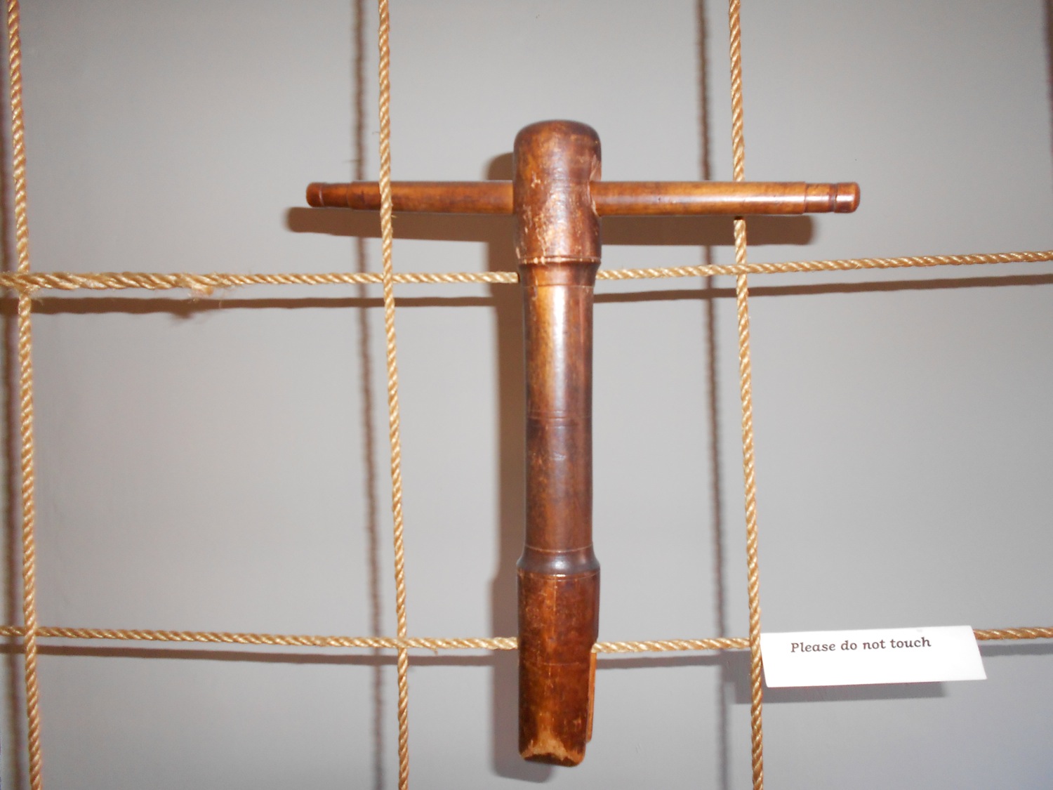 sagging rope sign