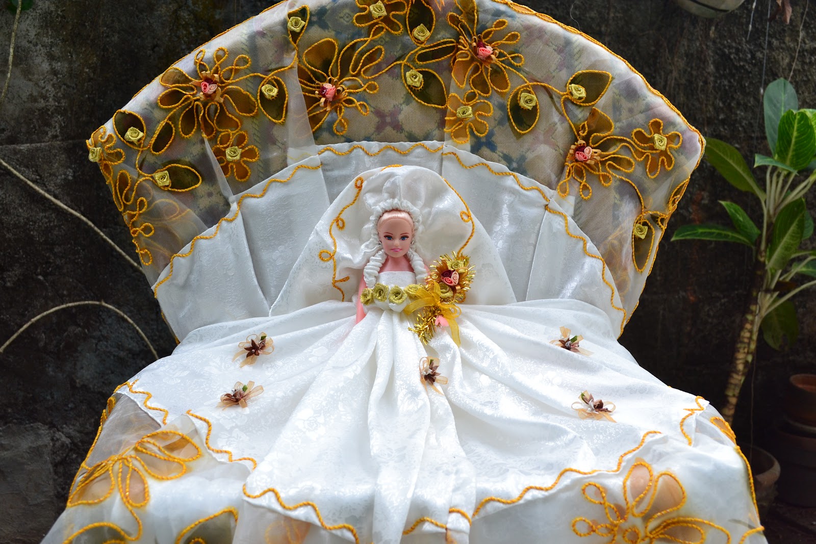 Boneka Pengantin Barbie dari Mukena