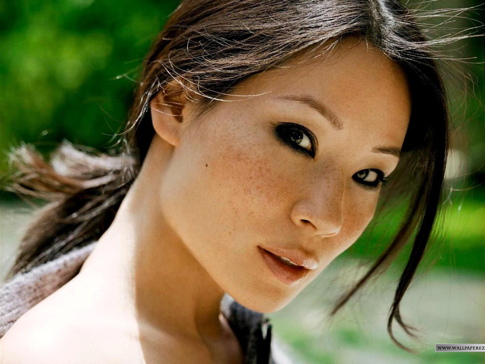 http://4.bp.blogspot.com/-ZG8jmj4Yh-0/T7UojH9NBDI/AAAAAAAADEU/npJgwxSUV68/s1600/lucy-liu-photo-66d093.jpg