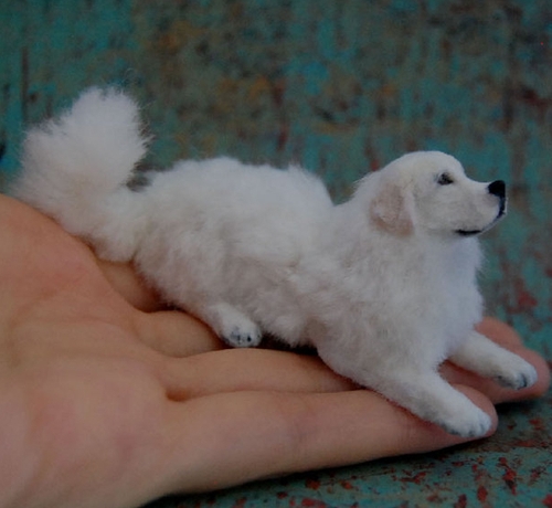 10-Great-Pyrenees-Dog-ReveMiniatures-Miniature-Animal-Sculptures-that-fit-on-your-Hand-www-designstack-co