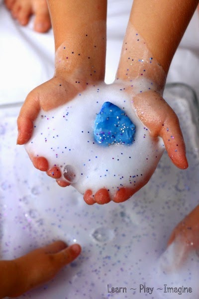 Science fun with Elsa's Frozen heart - sensory play for Frozen fans of all ages