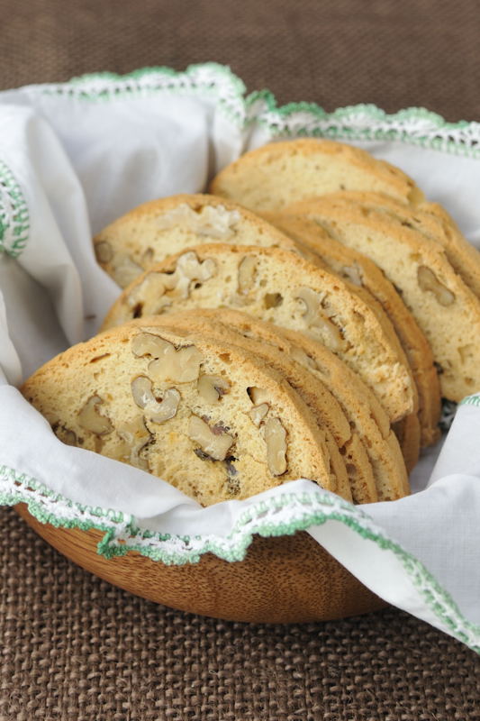 Haniela's Crunchy Egg White Walnut Cookies