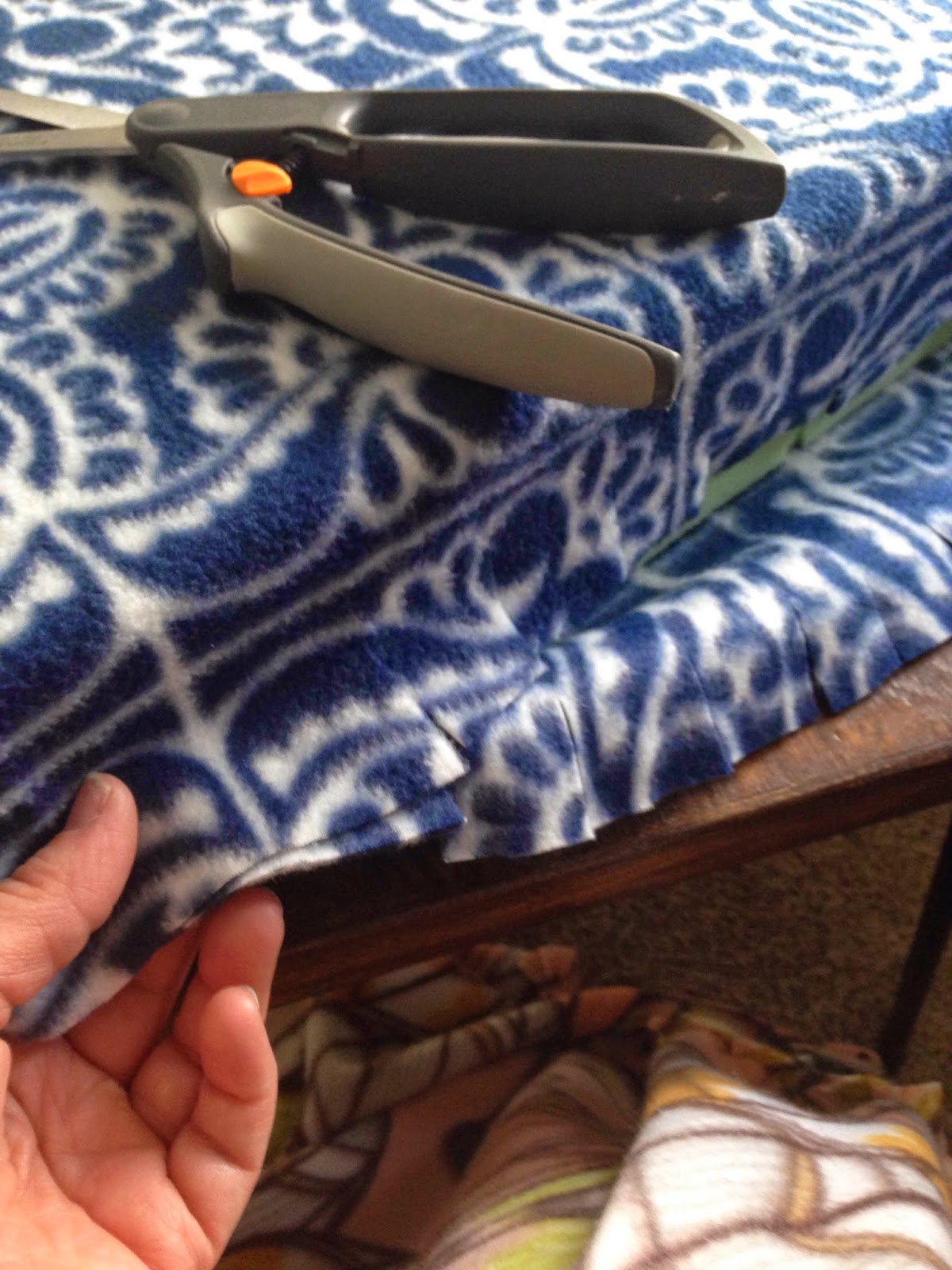 DIY Fleece Tie Dog Bed The Dabbling Crafter