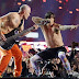 53 pessoas prestam queixa contra mamilos do Red Hot Chili Peppers nos Estados Unidos
