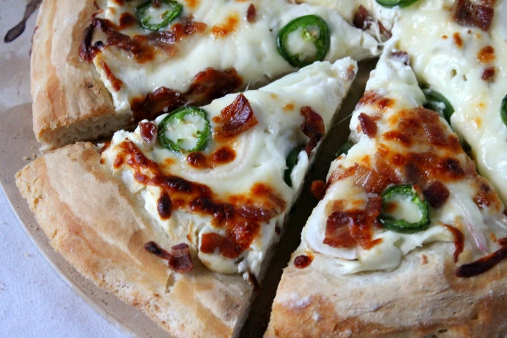 http://naturalchow.com/2014/09/jalapeno-popper-pizza/