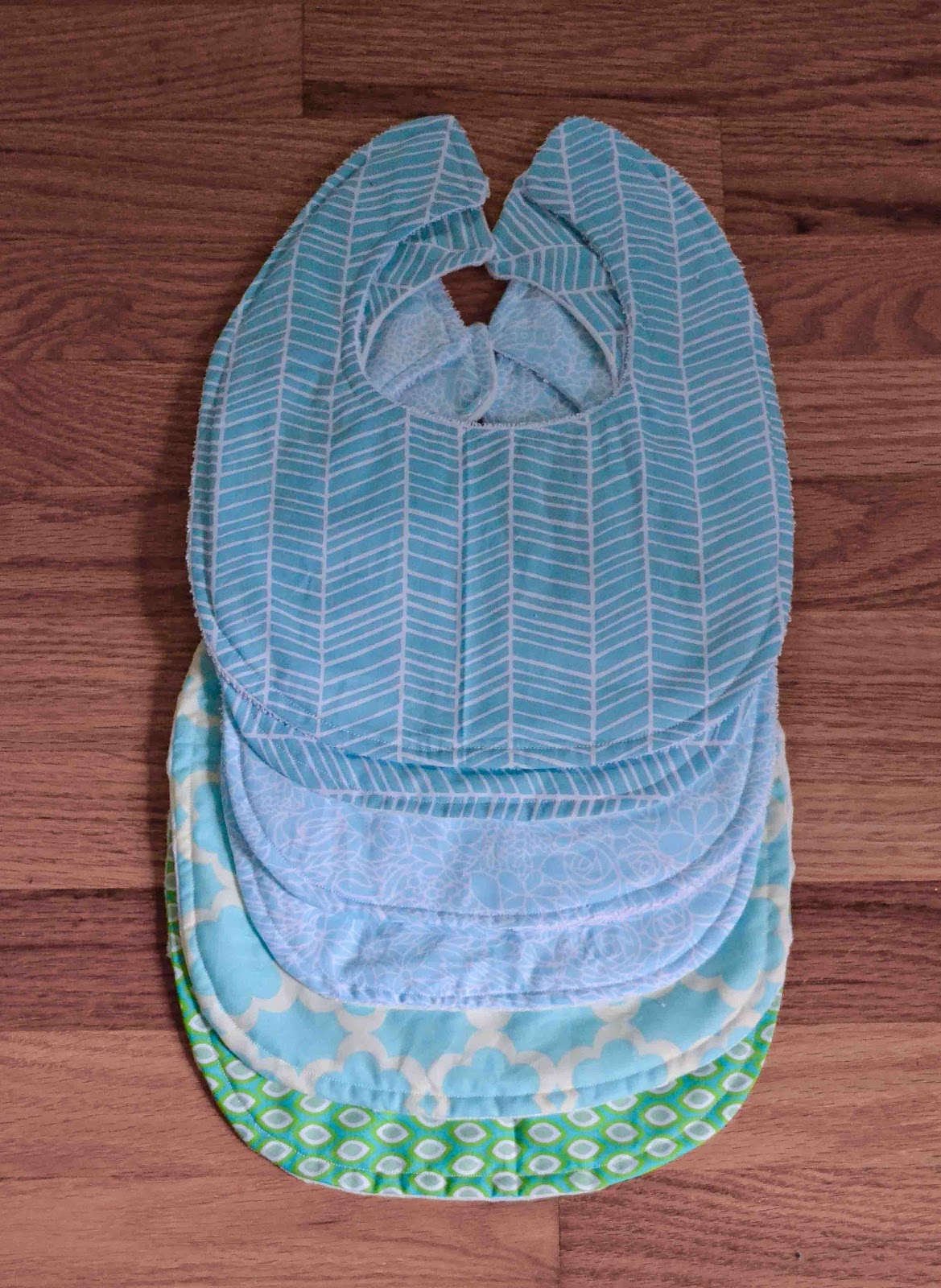 Little and Lovely DIY Bibs & Burp Cloths (and a great pillow tutorial