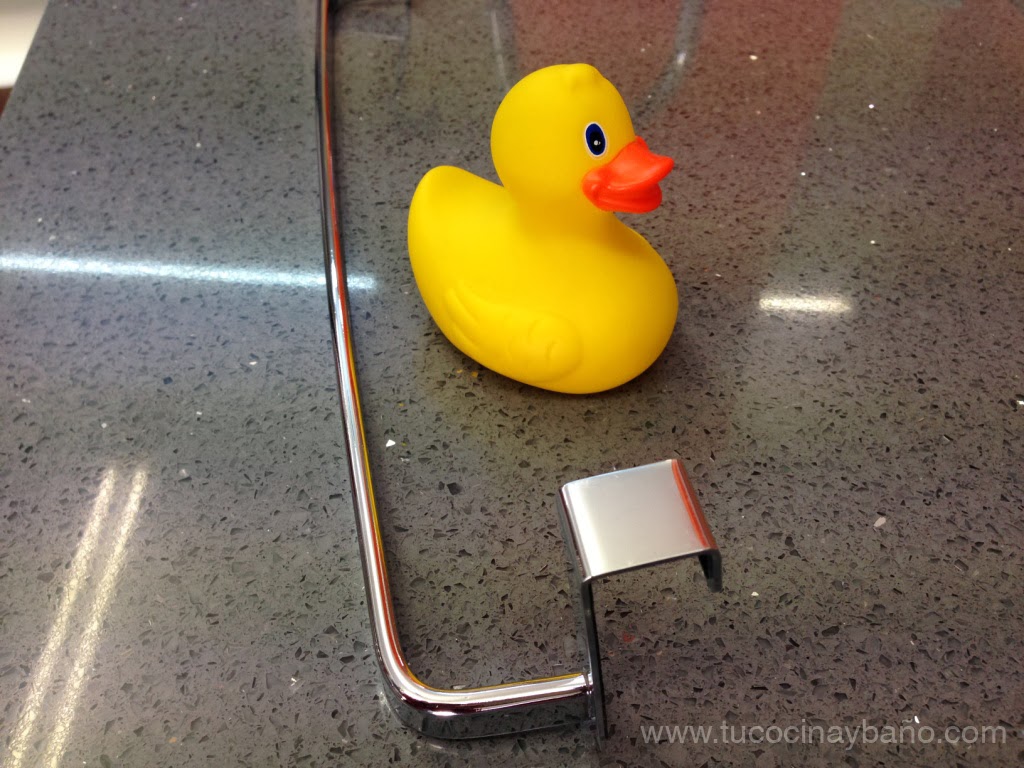 toallero lateral mueble lavabo | tu Cocina y Baño