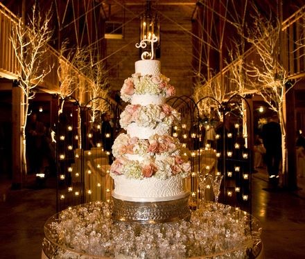 A Barn Wedding Is So Warm And Inviting A Barn Wedding Is So Warm And Inviting