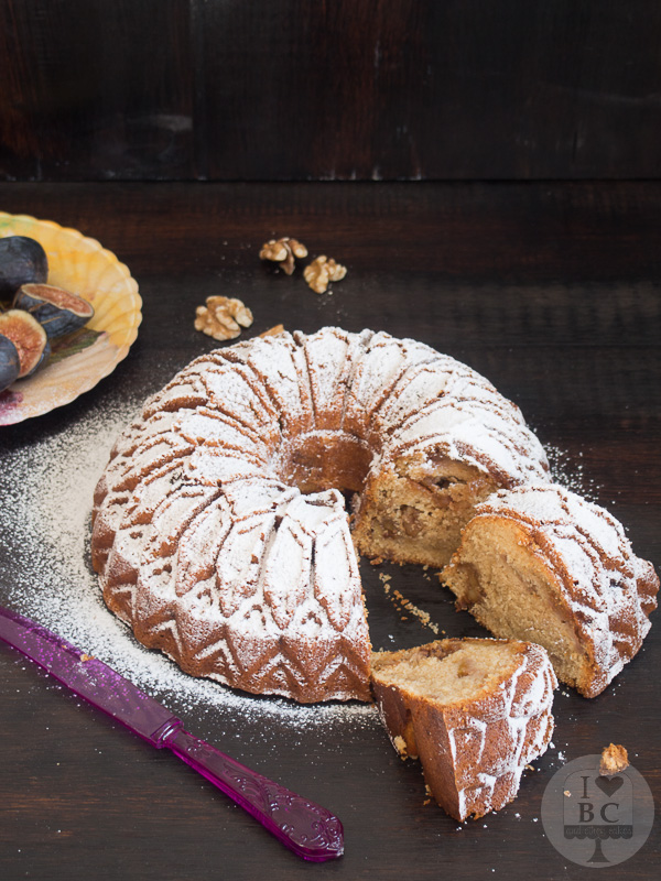 Figs and caramelized walnuts Bundt cake #BundtBakers