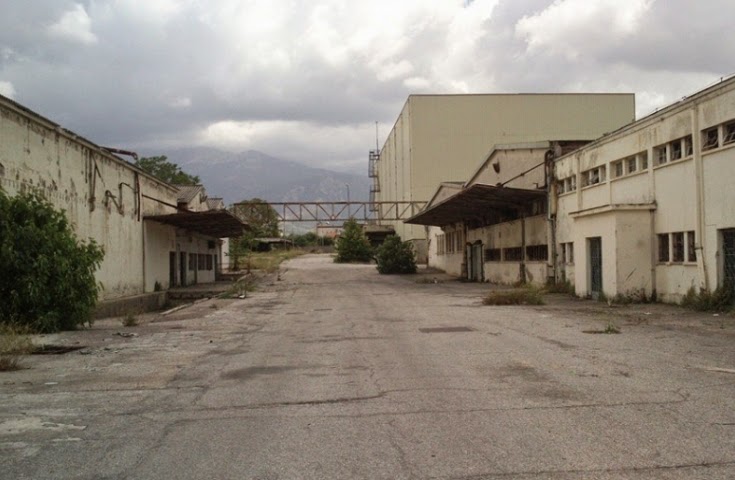 Πάτρα   Πυρκαγιά σε εγκαταλελειμμένο κτίριο του πρώην εργοστασίου της Πειραϊκής – Πατραϊκής