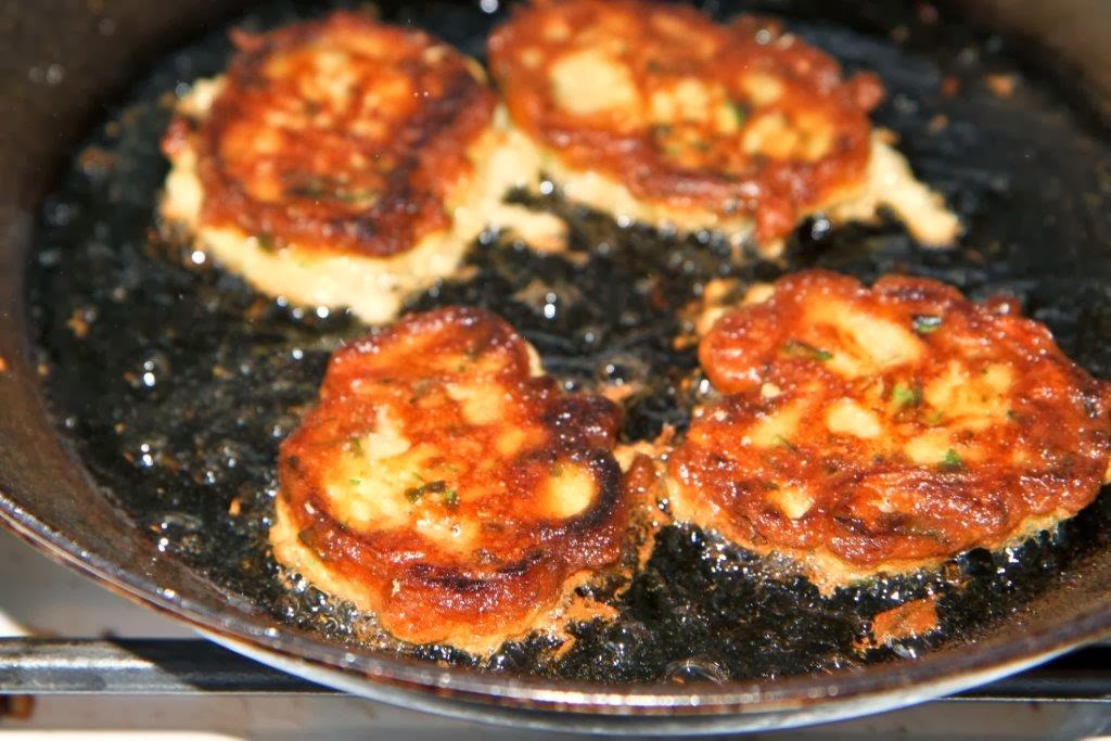 Hungry Naturalist Vol 4 No 2 Bonacker Style Clam Fritters