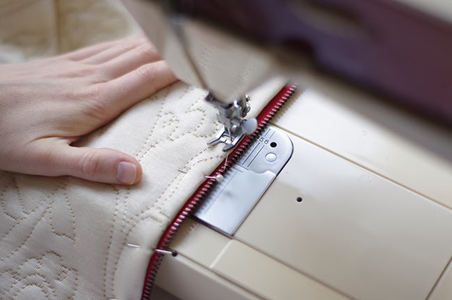 How to turn a simple blouson into a trendy letterman jacket. Deigned by Xenia Kuhn for fashion blog www.fashionrolla.com How to turn a simple blouson into a trendy letterman jacket. Deigned by Xenia Kuhn for fashion blog www.fashionrolla.com