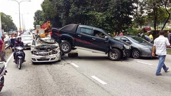 Kemalangan di Batu Tiga Shah Alam