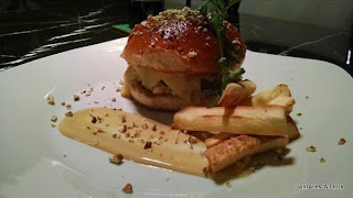 Hambúrguer de carne com nozes Hambúrguer de carne com nozes