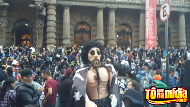 Araucarienses que integram fã clube de Raul Seixas participam da passeata  Raulseixista em São Paulo - O Popular do Paraná