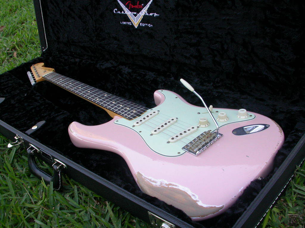 Squier hello Kitty Stratocaster