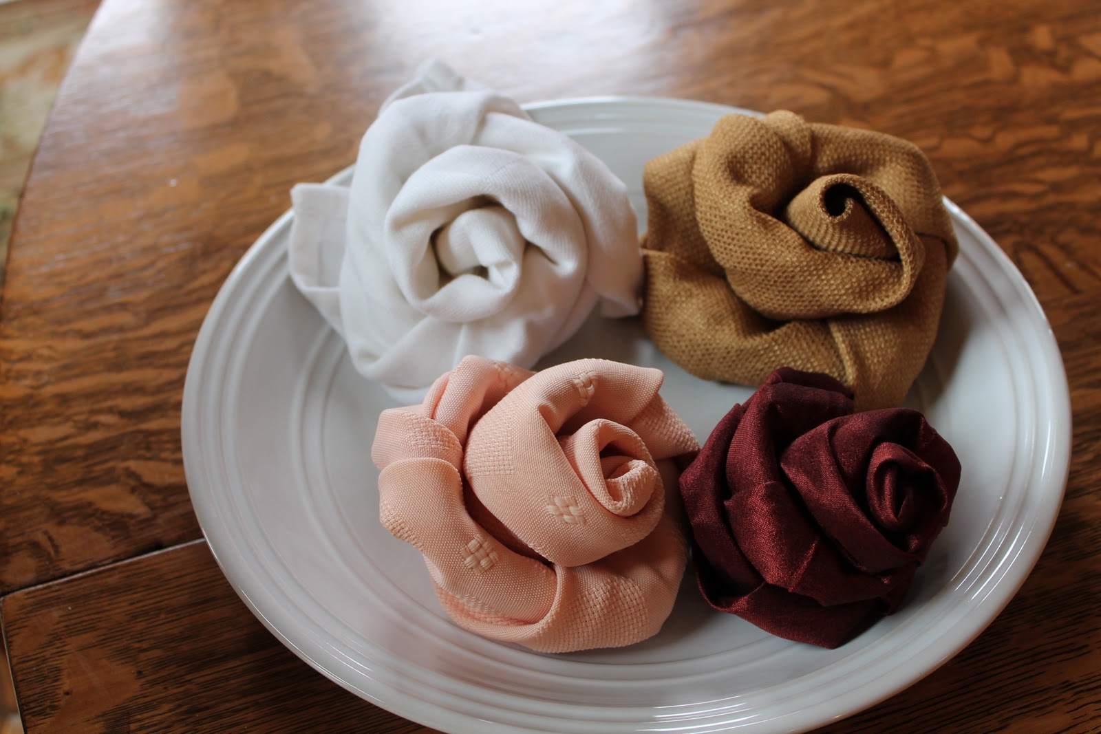 charmainesgibblegabble NAPKIN ROSES Step by step how to make