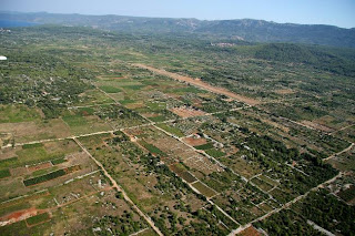 Starigradsko polje
Od srpnja 2008. UNESCO-ovoj listi svjetske baštine pridruženo je i Starogradsko polje. U obrazloženju Svje