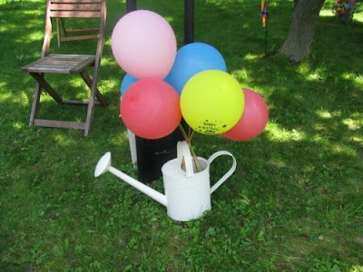 rainbow birthday party balloons