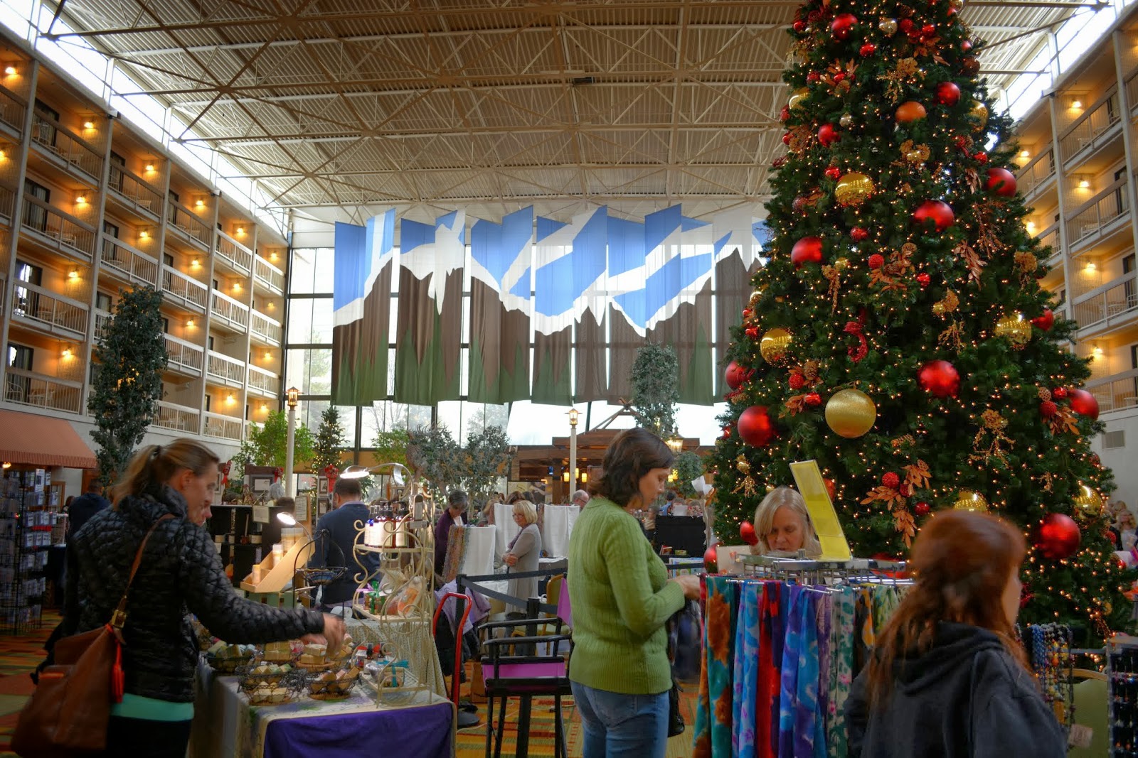 Mille Fiori Favoriti The Junior League of Denver Holiday Mart