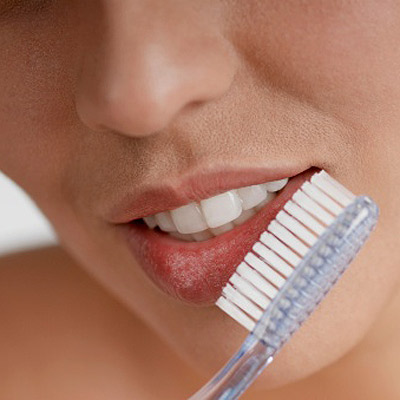 http://4.bp.blogspot.com/-Z_MUfWatLYU/TyFY9Xm0XiI/AAAAAAAAAgU/xI6fOgdnRcQ/s1600/dry-toothbrush-on-lip.jpg