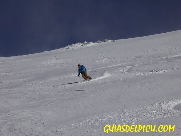 Martin moriyon Esqui de montaña con guia de alta montaña Fernando Calvo Gonzalez , alpinismo en picos de europa