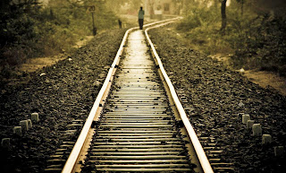 http://4.bp.blogspot.com/-Zaz13veQsrA/UrIBZvoxVkI/AAAAAAAAkPo/Gpwdm_X9jNI/s1600/lonely_girl_walking_on_railway_track.jpg