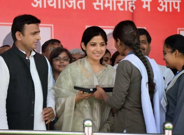 Close shave for Akhilesh Yadav, wife as bird hits chopper, Chief Minister, 