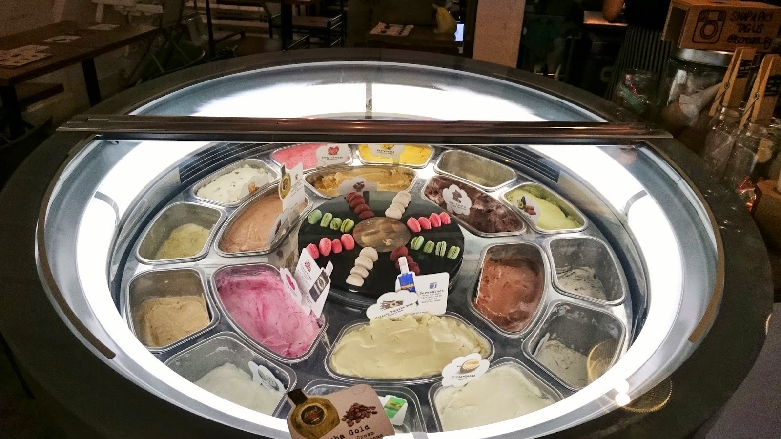 revolving ice cream display display shelf