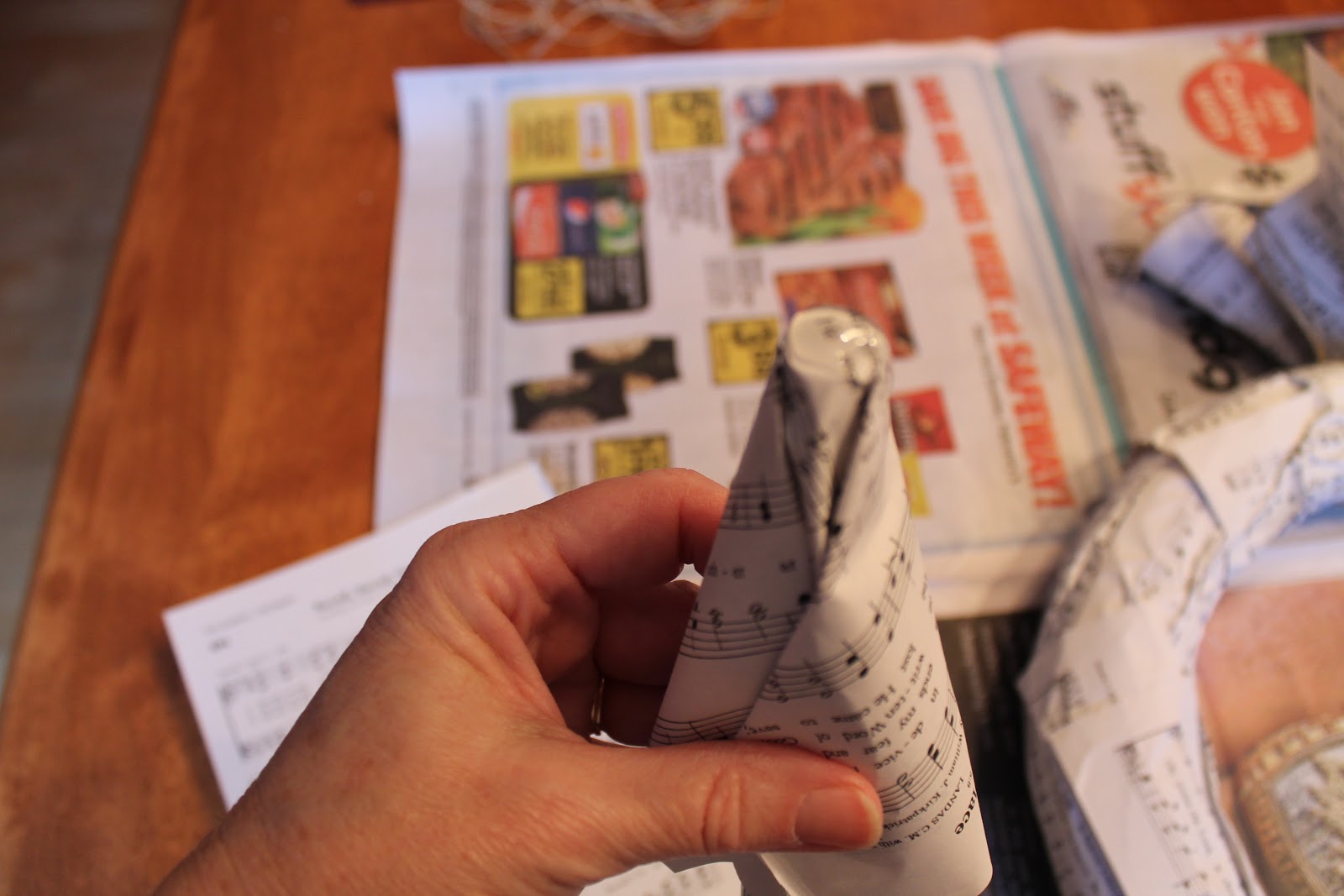 Elizabeth & Co. Ruffled Sheet Music Wreath Tutorial