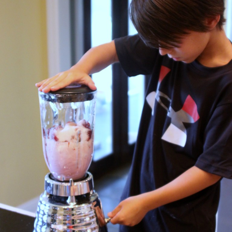 Menu Musings of a Modern American Mom Strawberry Float Cake Trifles