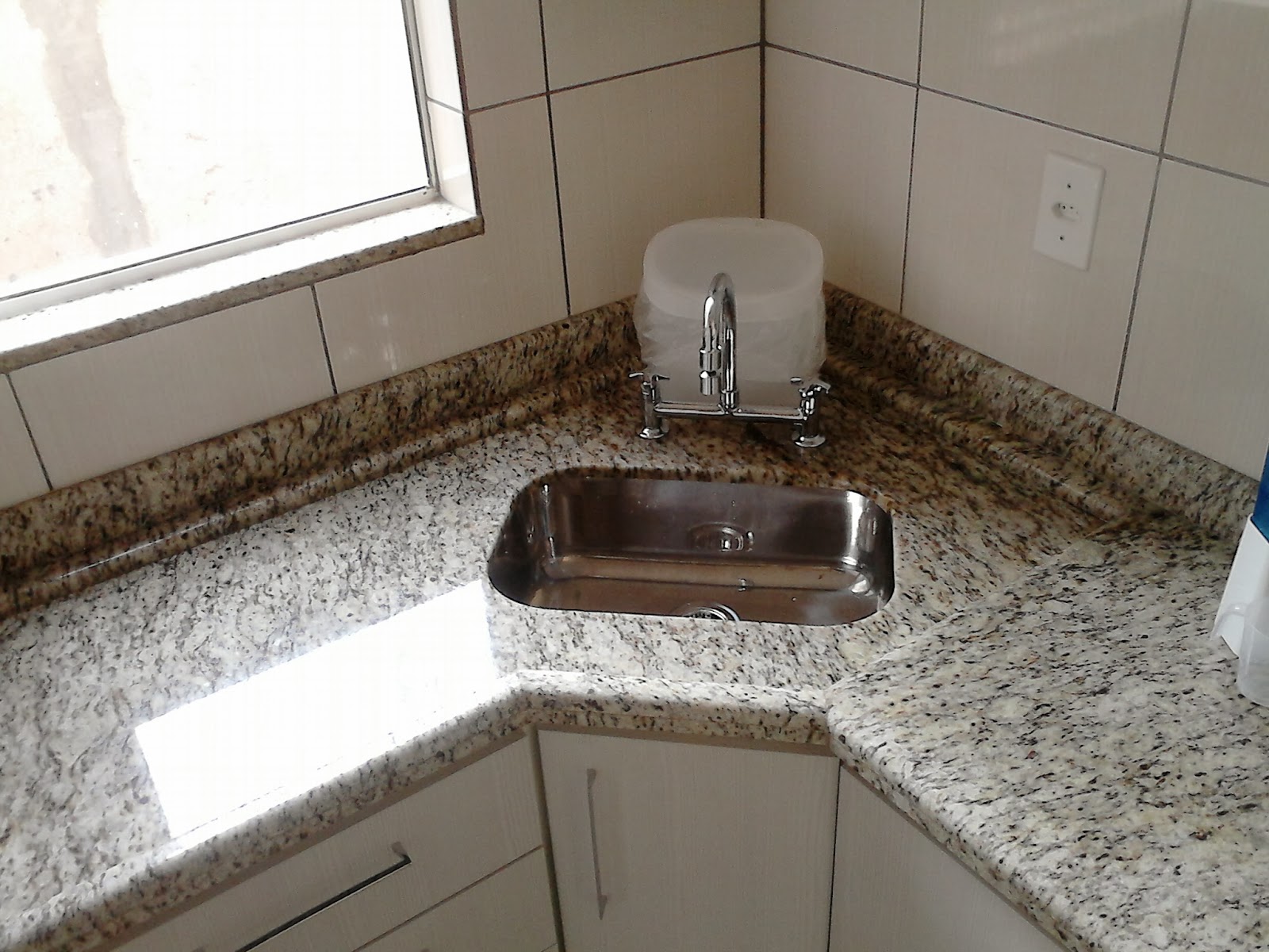 Odisseia Habitacional O tampo chegou! -> Aquecedor Eletrico Para Pia De Banheiro Odisseia Habitacional O tampo chegou! -> Aquecedor Eletrico Para Pia De Banheiro
