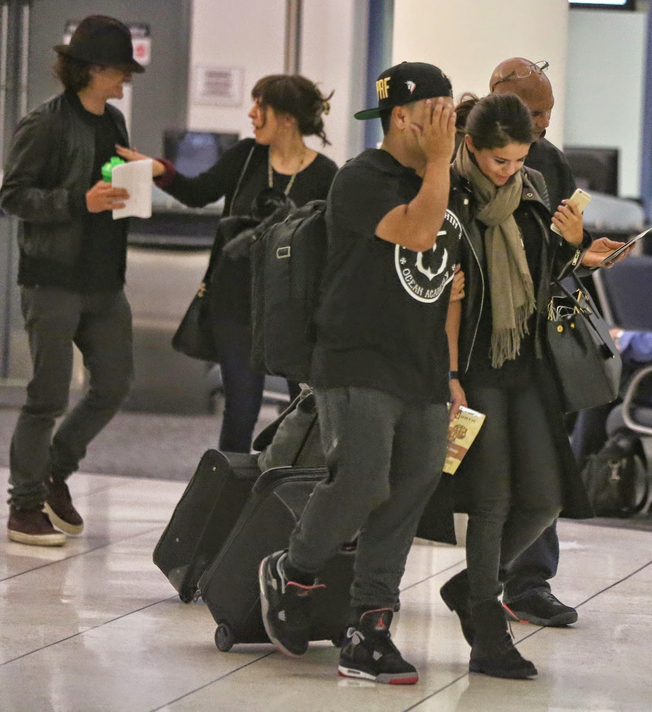 Selena Gomez, Alfredo Flores, Orlando Bloom, rumbo a Canada cotibluemos