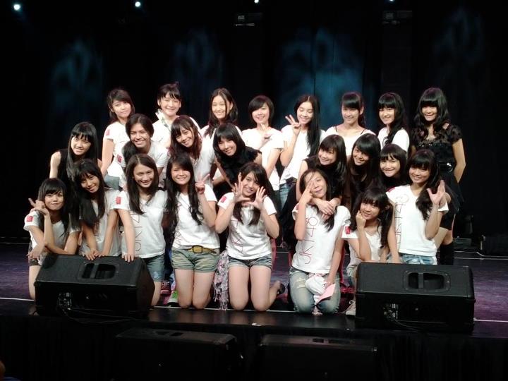 para penonton sangat di buat takjup oleh jkt 48 tersebut foto jkt 48