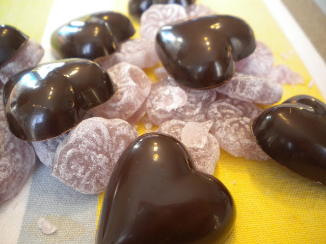 Praline chocolat noir et violette