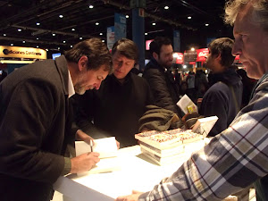 FIRMANDO EJEMPLARES DE "EL DISCIPULO DEL DIABLO, VIDA DE MONTEAGUDO"