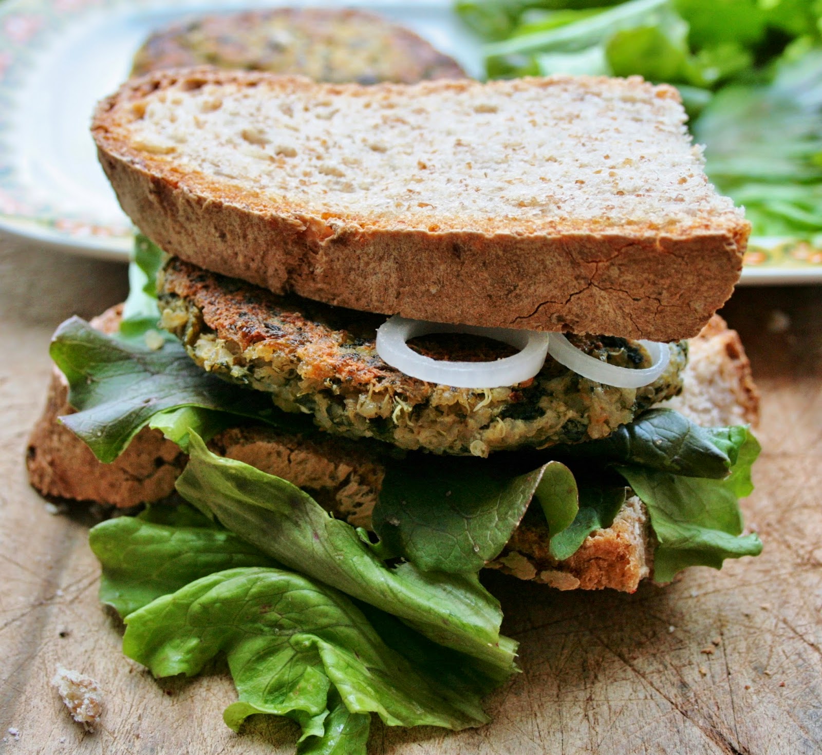 vegburger di quinoa e spinaci