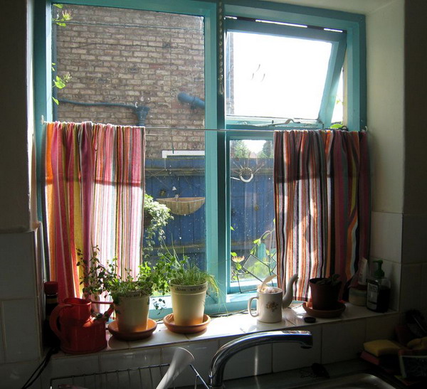 Decorating-Traditional-Kitchen-Curtains-Design-Ideas.jpg