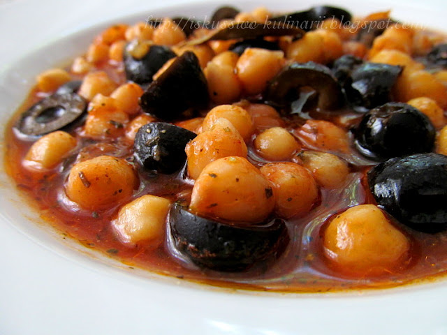 Нут с маслинами по-испански