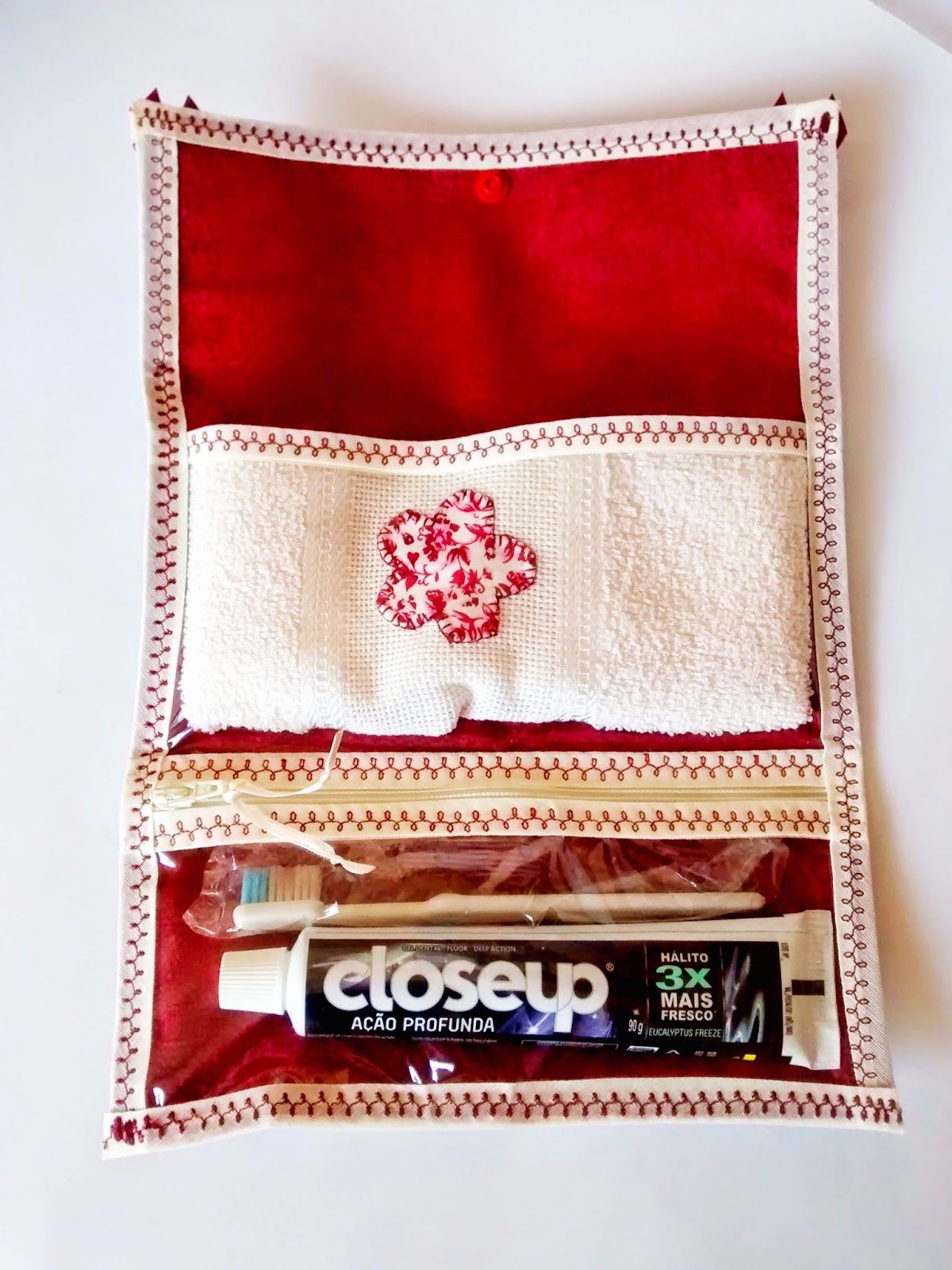 Kit higiene bucal estampa florzinha vermelha @ateliemadrica Kit higiene bucal estampa florzinha vermelha @ateliemadrica