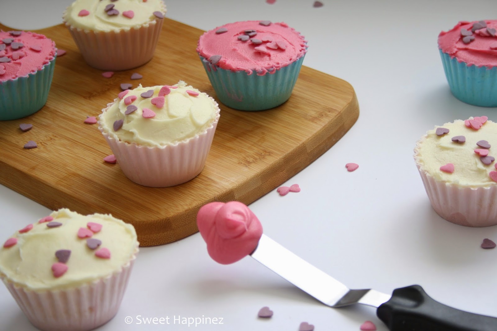 http://4.bp.blogspot.com/-ZnnktaKCplU/VPIqP40YOLI/AAAAAAAAEhs/sUb3kpdZC2E/s1600/Eetbare%2BCupcake%2Bvormpjes.JPG